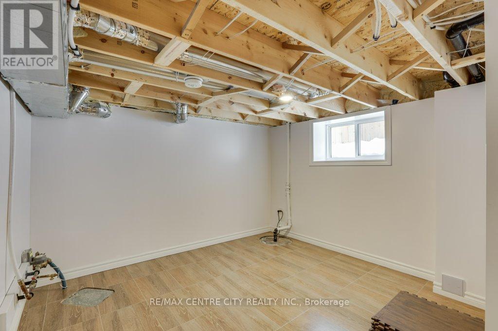146 Victoria Street, London East, Ontario  N6A 2B7 - Photo 36 - X12275441