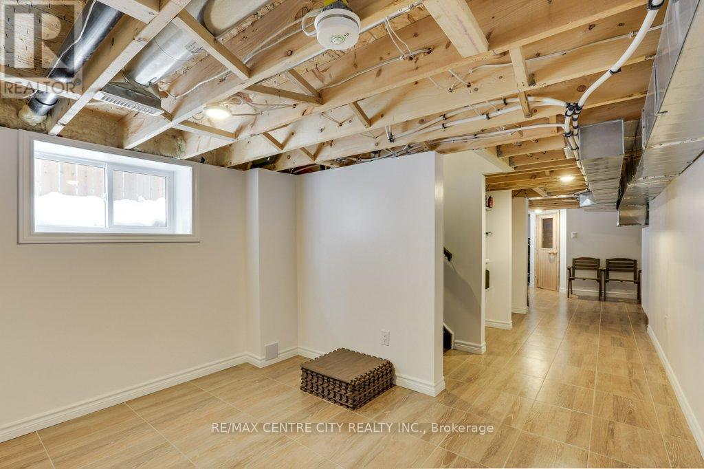 146 Victoria Street, London East, Ontario  N6A 2B7 - Photo 37 - X12275441