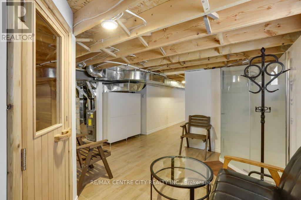 146 Victoria Street, London East, Ontario  N6A 2B7 - Photo 39 - X12275441