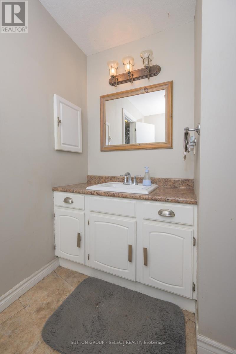 46 Monmore Road, London North (North F), Ontario  N6G 2W6 - Photo 19 - X12275489