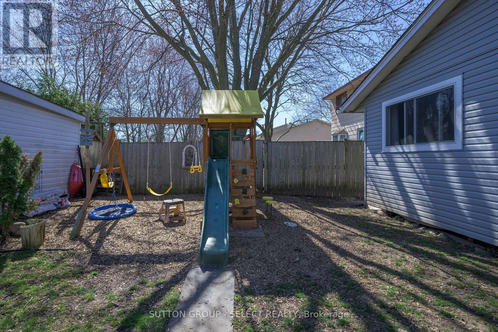 46 Monmore Road, London North (North F), Ontario  N6G 2W6 - Photo 34 - X12275489