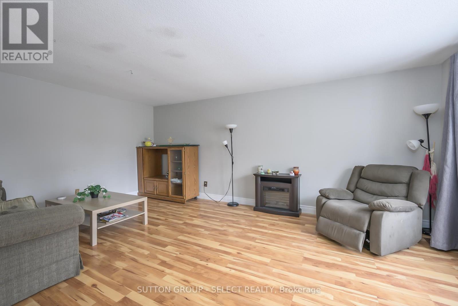 46 Monmore Road, London North (North F), Ontario  N6G 2W6 - Photo 4 - X12275489