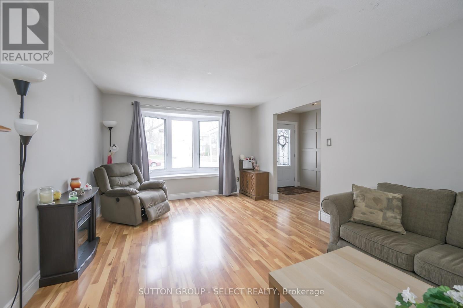 46 Monmore Road, London North (North F), Ontario  N6G 2W6 - Photo 5 - X12275489