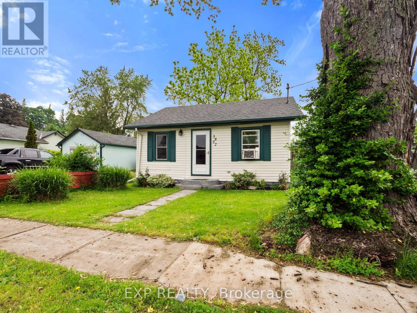 Property at 3852 BRUNSWICK AVENUE image 2