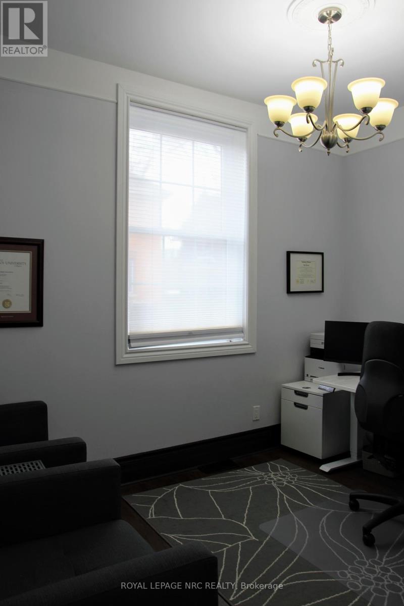 19 Court Street, St. Catharines, Ontario  L2R 4R5 - Photo 17 - X12275561