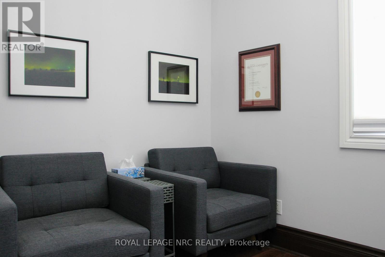 19 Court Street, St. Catharines, Ontario  L2R 4R5 - Photo 19 - X12275561