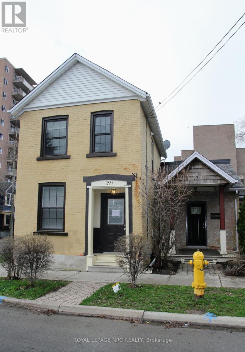 19 Court Street, St. Catharines, Ontario  L2R 4R5 - Photo 2 - X12275561