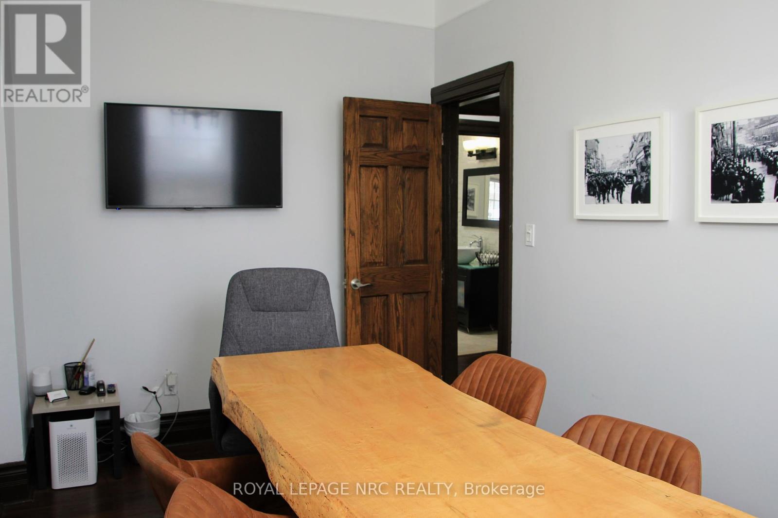 19 Court Street, St. Catharines, Ontario  L2R 4R5 - Photo 23 - X12275561