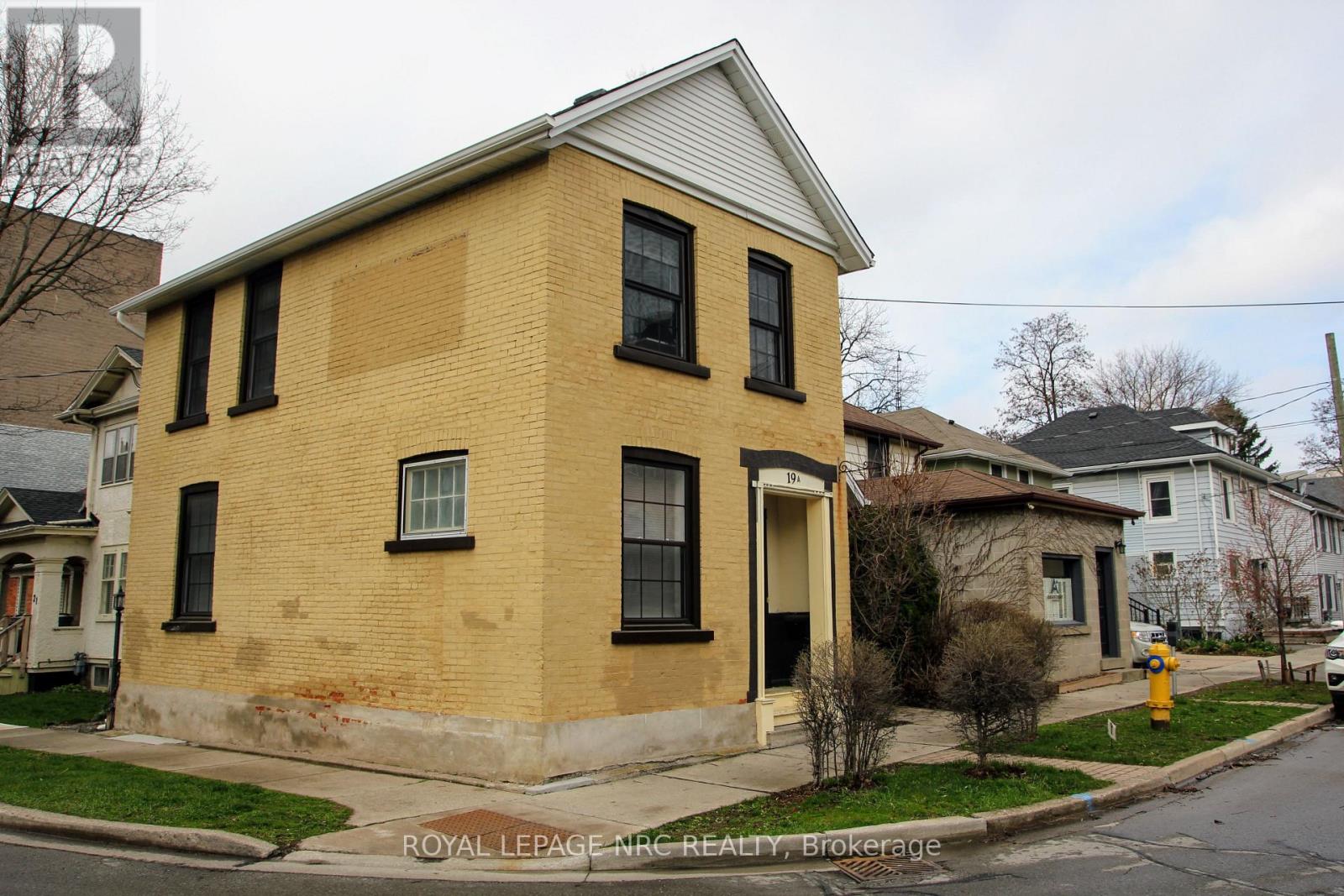 19 Court Street, St. Catharines, Ontario  L2R 4R5 - Photo 4 - X12275561