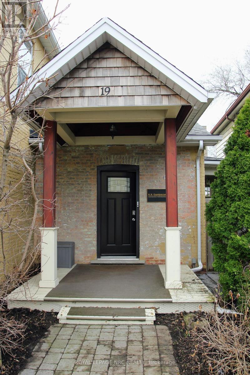 19 Court Street, St. Catharines, Ontario  L2R 4R5 - Photo 6 - X12275561