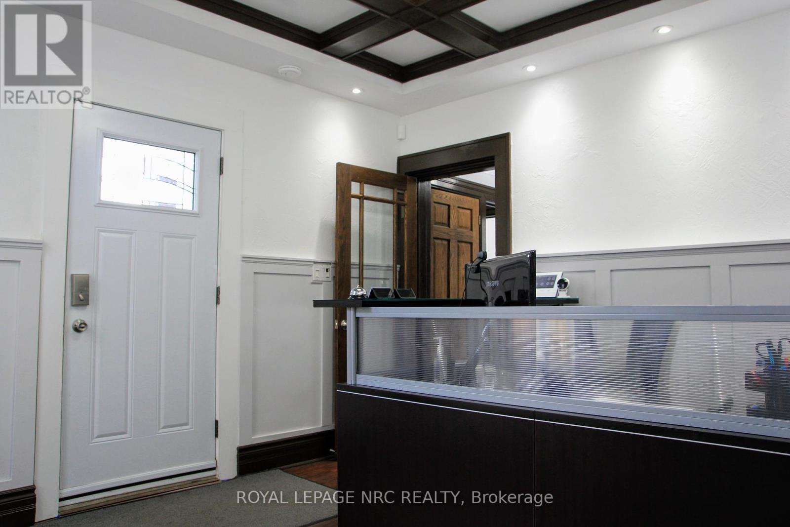 19 Court Street, St. Catharines, Ontario  L2R 4R5 - Photo 9 - X12275561