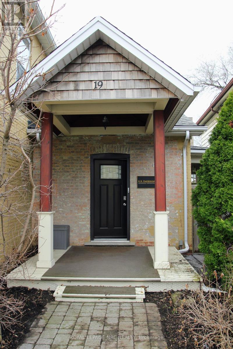 19 Court Street, St. Catharines, Ontario  L2R 4R5 - Photo 6 - X12275563