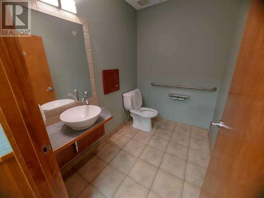 210, 4320 50 Avenue, Red Deer, Alberta  T4N 3Z6 - Photo 13 - A2172349