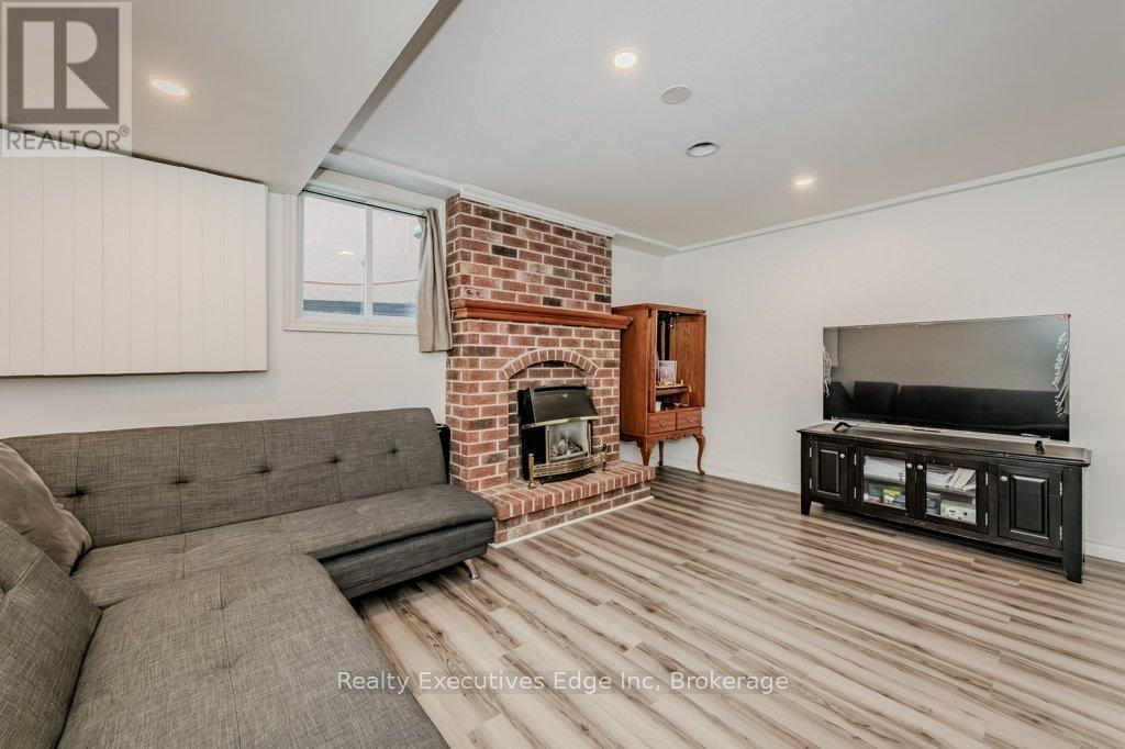 23 Sagewood Place, Guelph, Ontario  N1G 3M8 - Photo 37 - X12275412