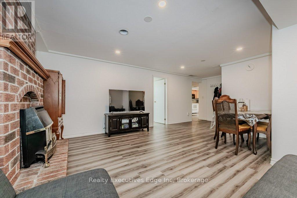 23 Sagewood Place, Guelph, Ontario  N1G 3M8 - Photo 38 - X12275412