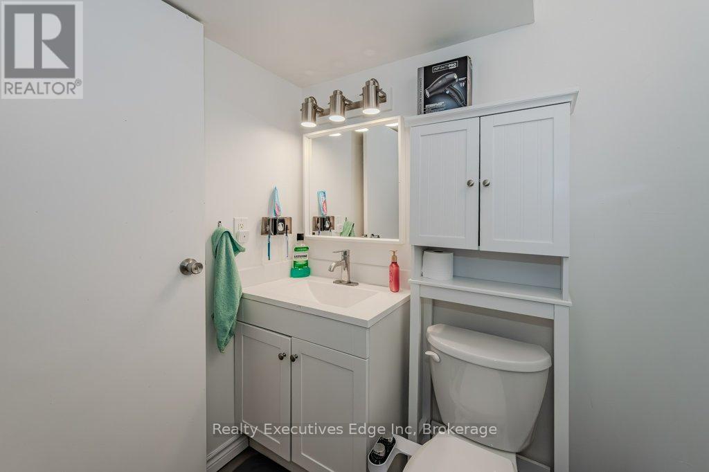 23 Sagewood Place, Guelph, Ontario  N1G 3M8 - Photo 41 - X12275412
