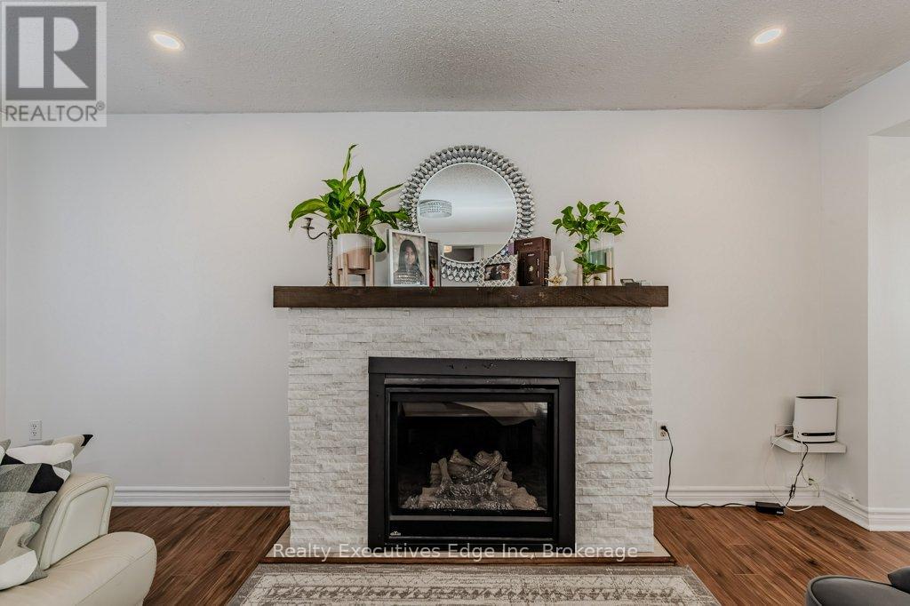 23 Sagewood Place, Guelph, Ontario  N1G 3M8 - Photo 8 - X12275412