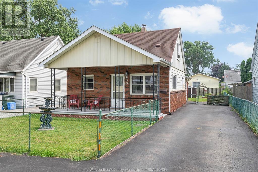 MLS# 25017504: 635 CAPITOL, Windsor, Canada