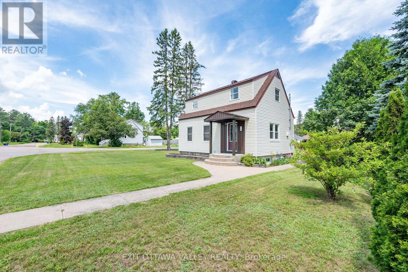 49 Glendale Avenue, Deep River, Ontario  K0J 1P0 - Photo 2 - X12275571