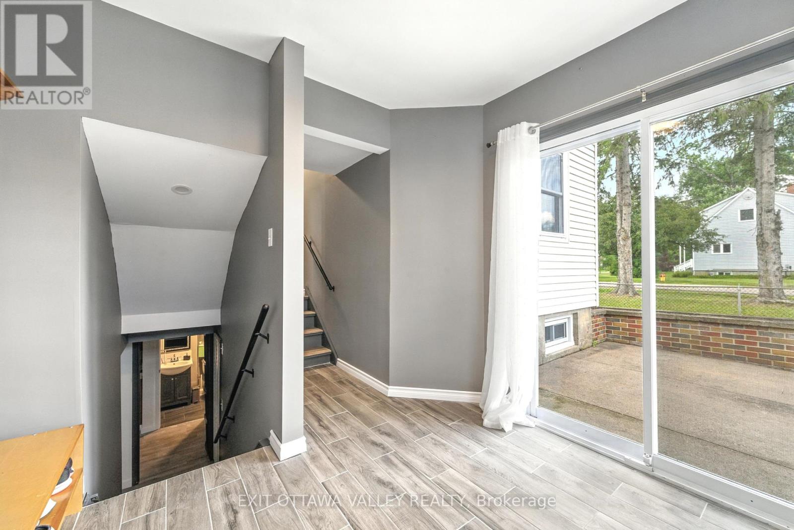 49 Glendale Avenue, Deep River, Ontario  K0J 1P0 - Photo 21 - X12275571