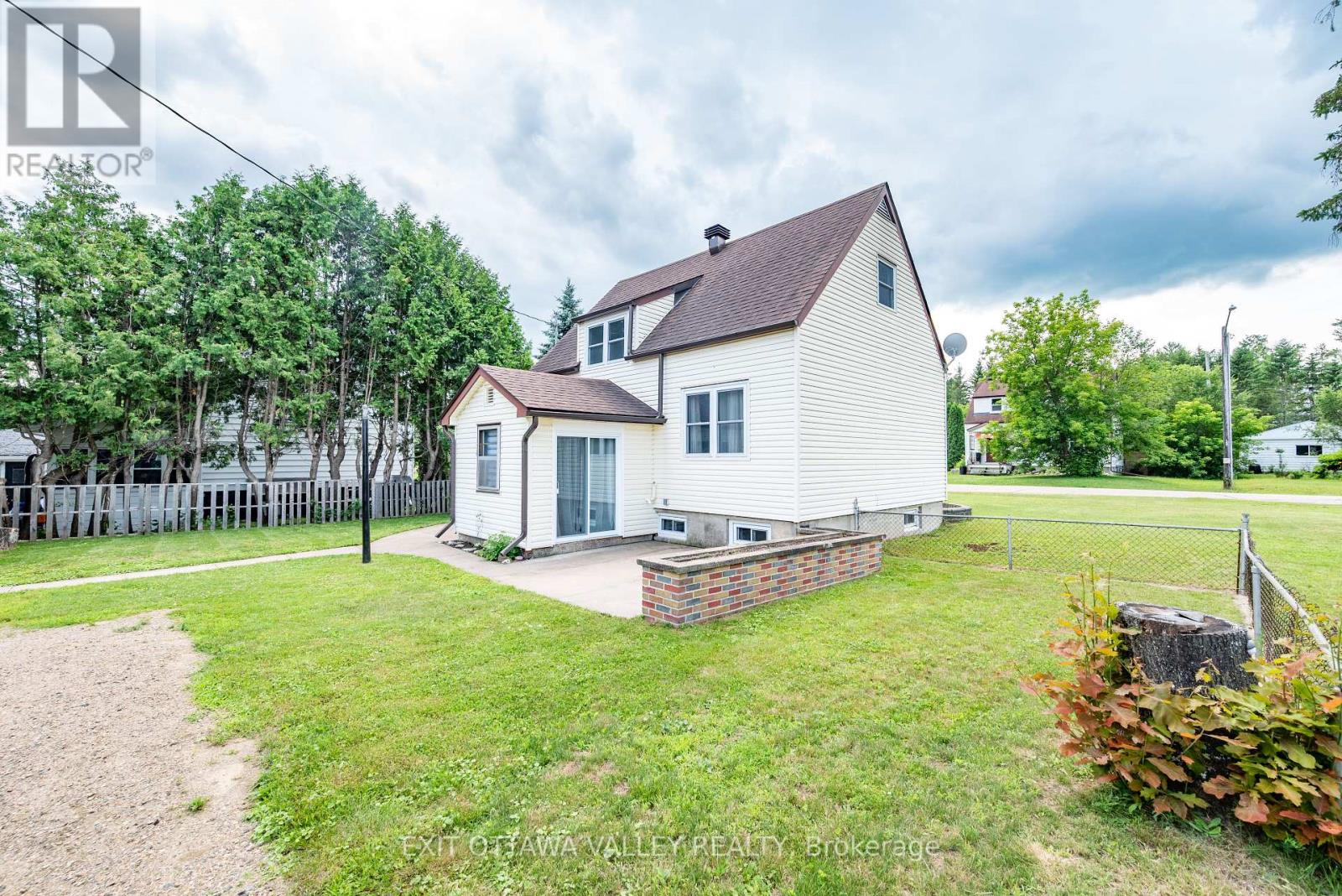 49 Glendale Avenue, Deep River, Ontario  K0J 1P0 - Photo 30 - X12275571