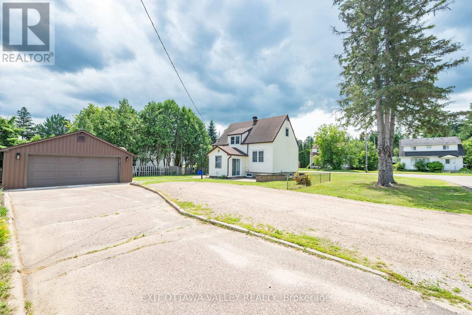 49 Glendale Avenue, Deep River, Ontario  K0J 1P0 - Photo 31 - X12275571