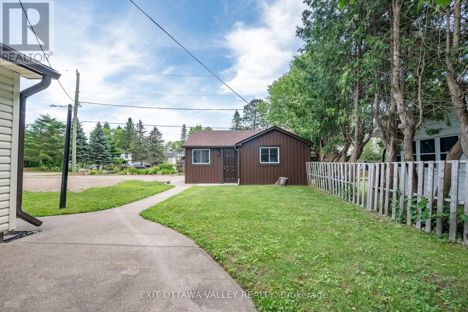 49 Glendale Avenue, Deep River, Ontario  K0J 1P0 - Photo 32 - X12275571
