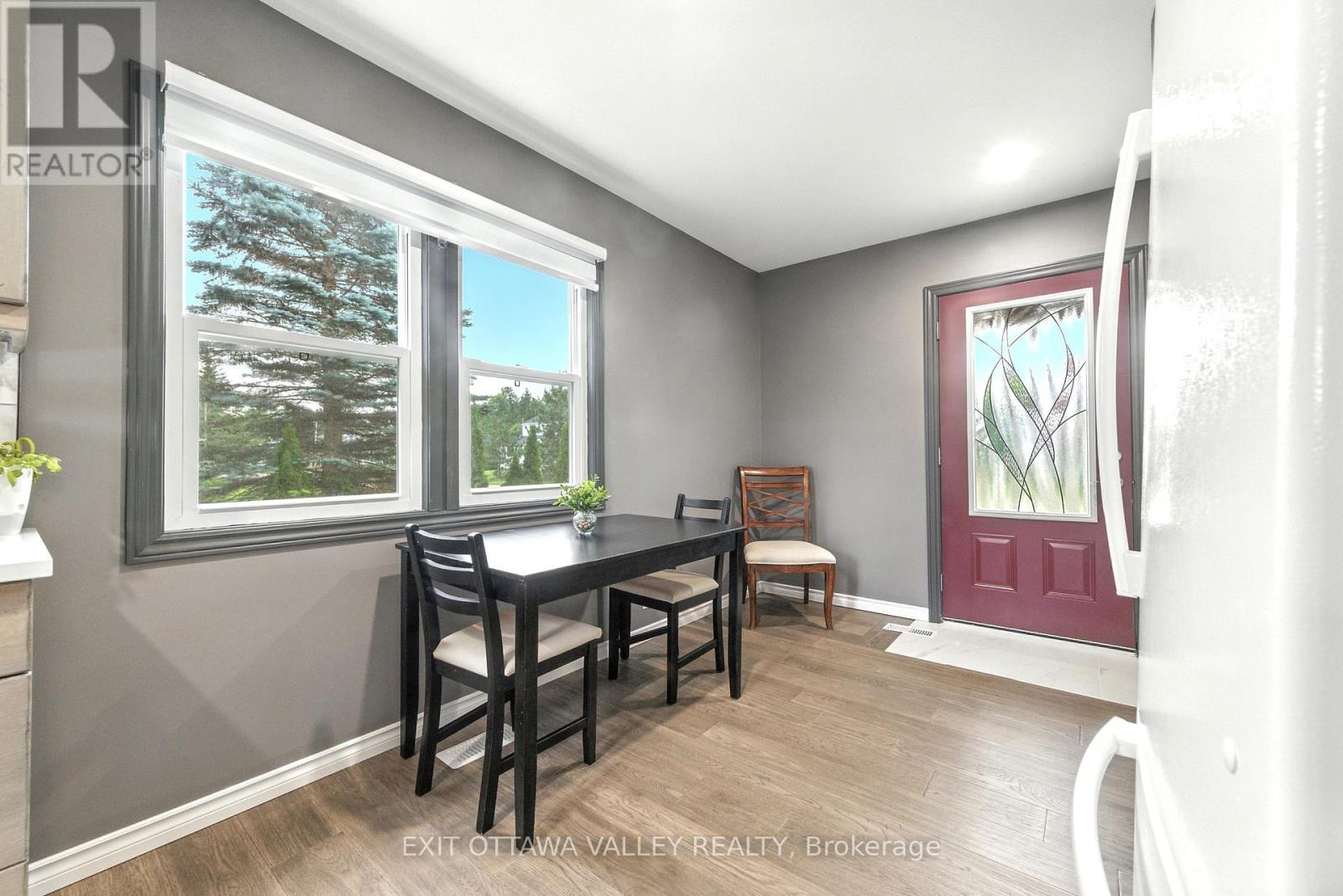 49 Glendale Avenue, Deep River, Ontario  K0J 1P0 - Photo 4 - X12275571