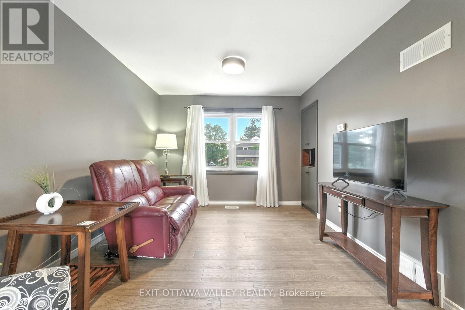 49 Glendale Avenue, Deep River, Ontario  K0J 1P0 - Photo 8 - X12275571