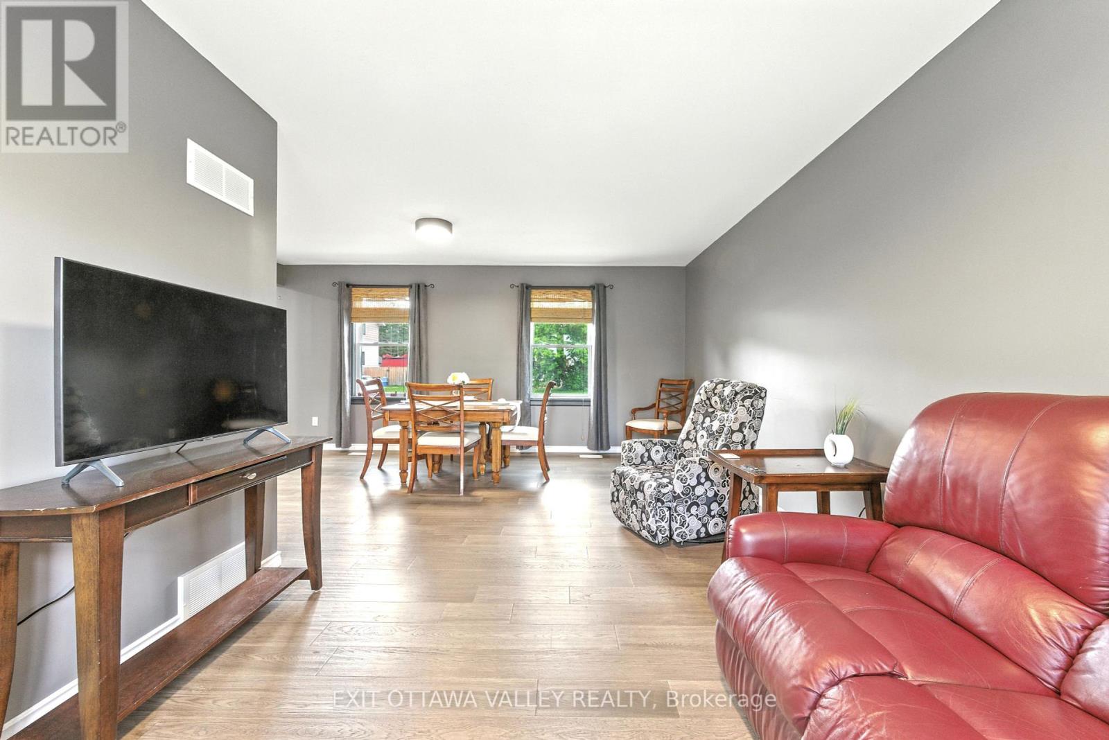 49 Glendale Avenue, Deep River, Ontario  K0J 1P0 - Photo 9 - X12275571