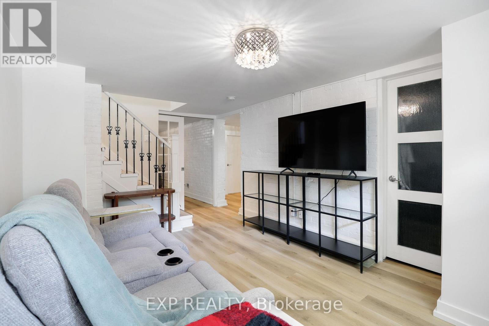 22 Delaware Avenue, Ottawa, Ontario  K2P 0Z3 - Photo 32 - X12275614
