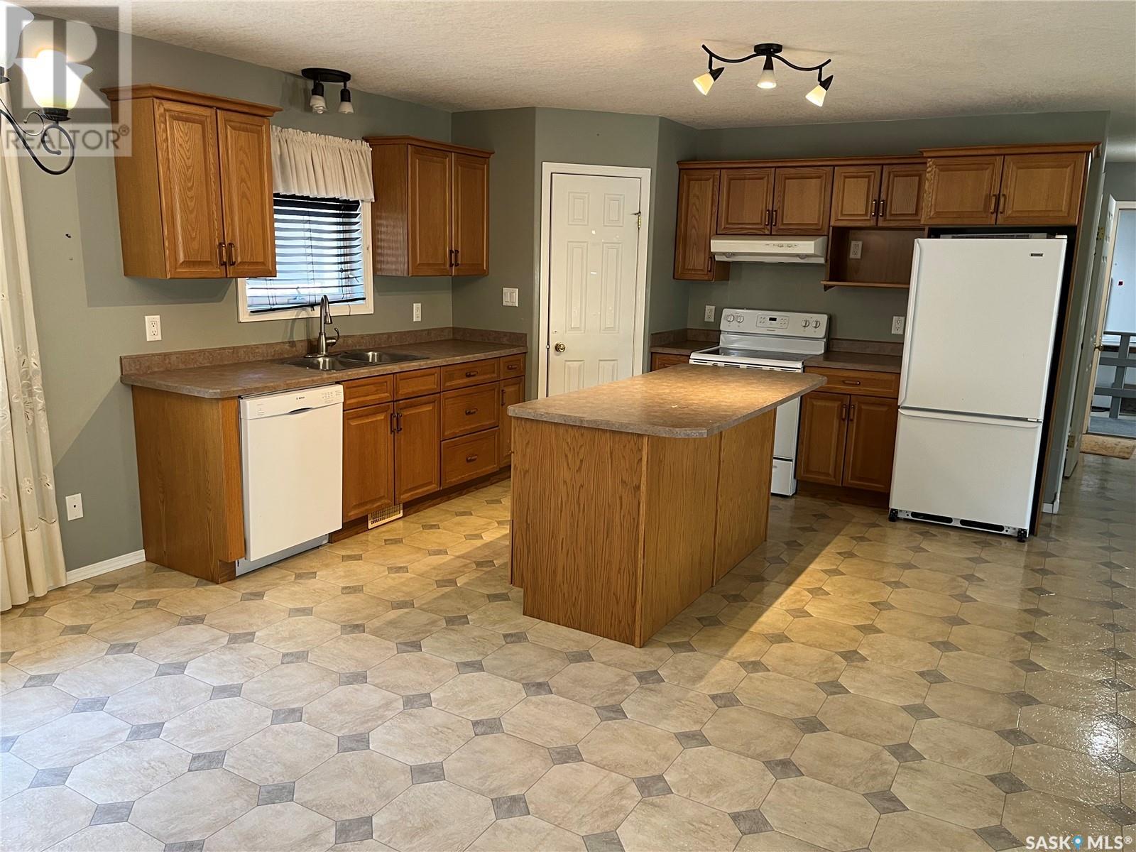 Property at 602 Centre STREET image 4