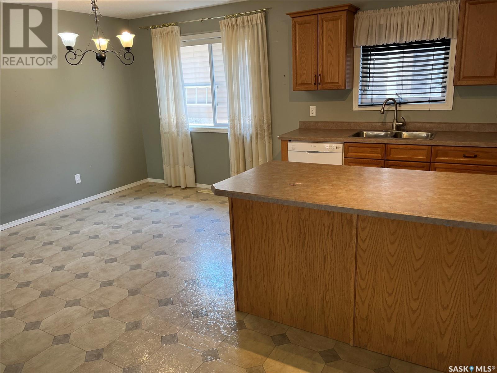 Property at 602 Centre STREET image 3