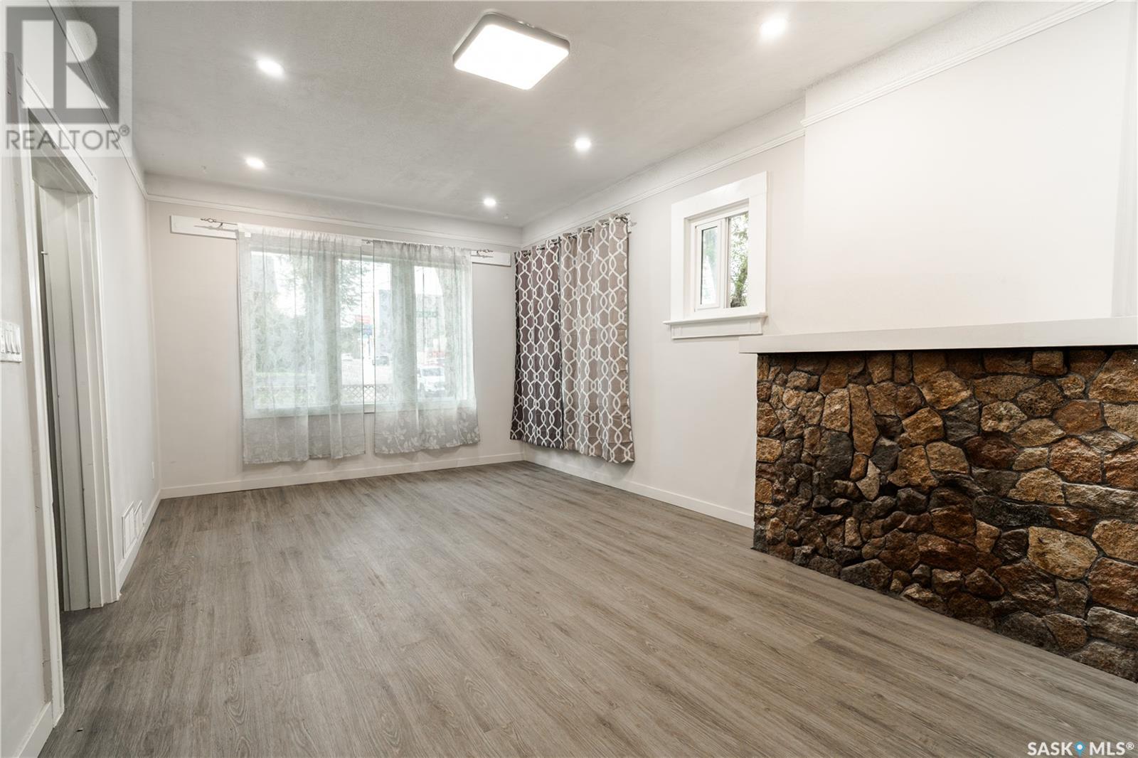 Property at 101 28th STREET W image 5