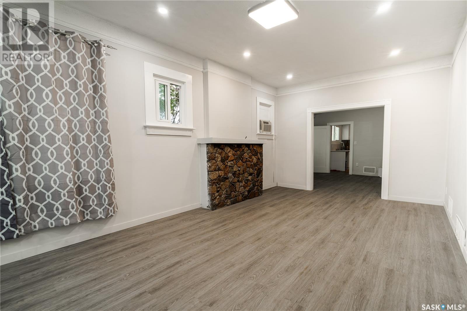 Property at 101 28th STREET W image 3