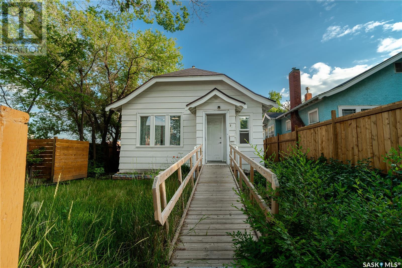 Property at 101 28th STREET W image 1