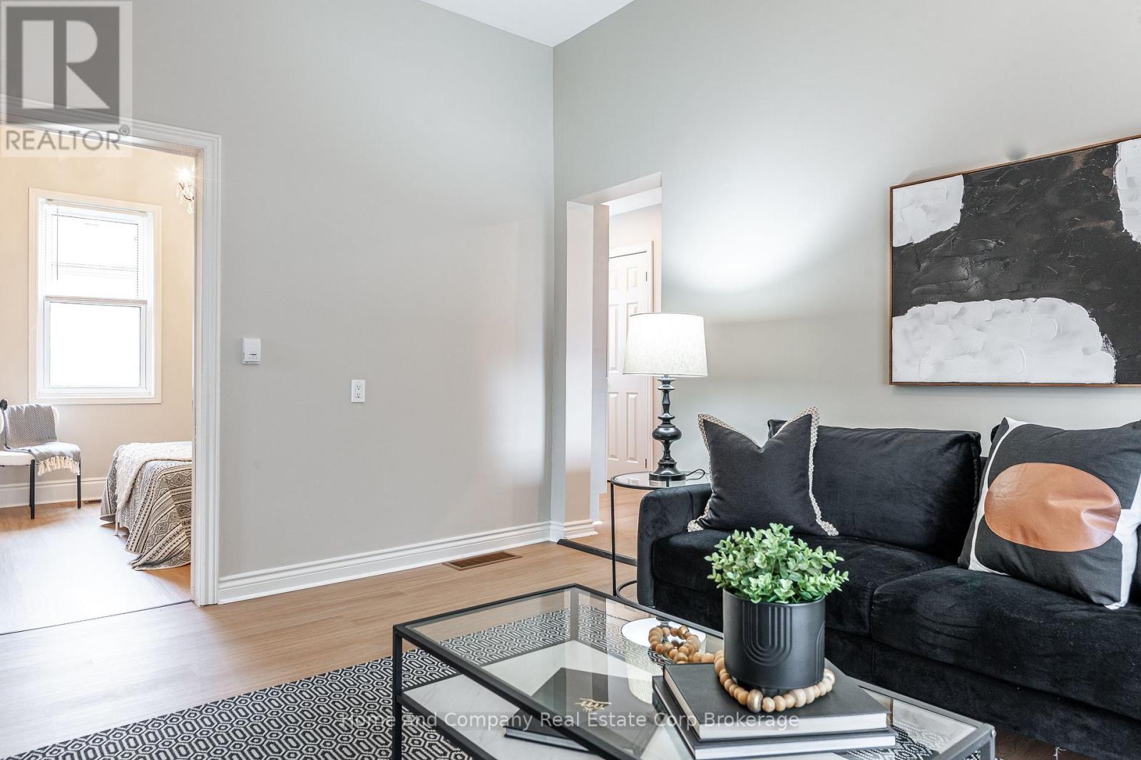 41 Well Street, Stratford, Ontario  N5A 4L8 - Photo 6 - X12275628