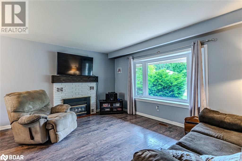 Property at 423 MARY ST image 3