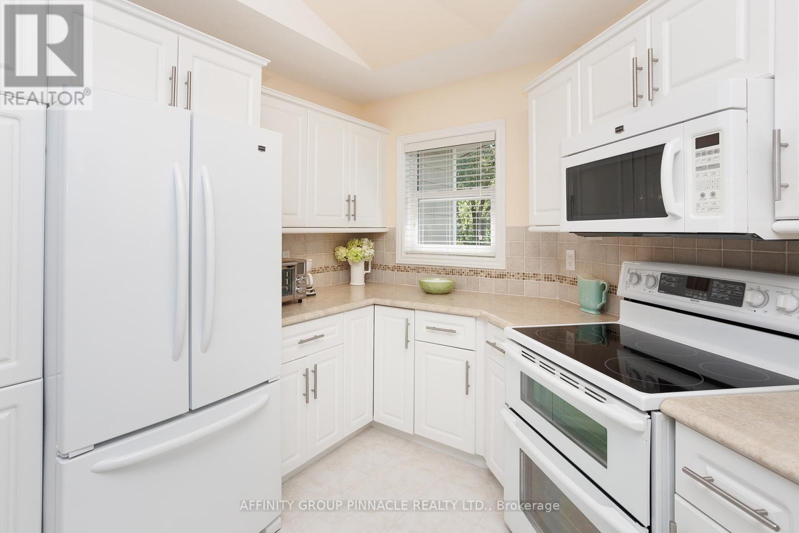 10 Deane Street, Kawartha Lakes, Ontario  K0M 1N0 - Photo 17 - X12275633