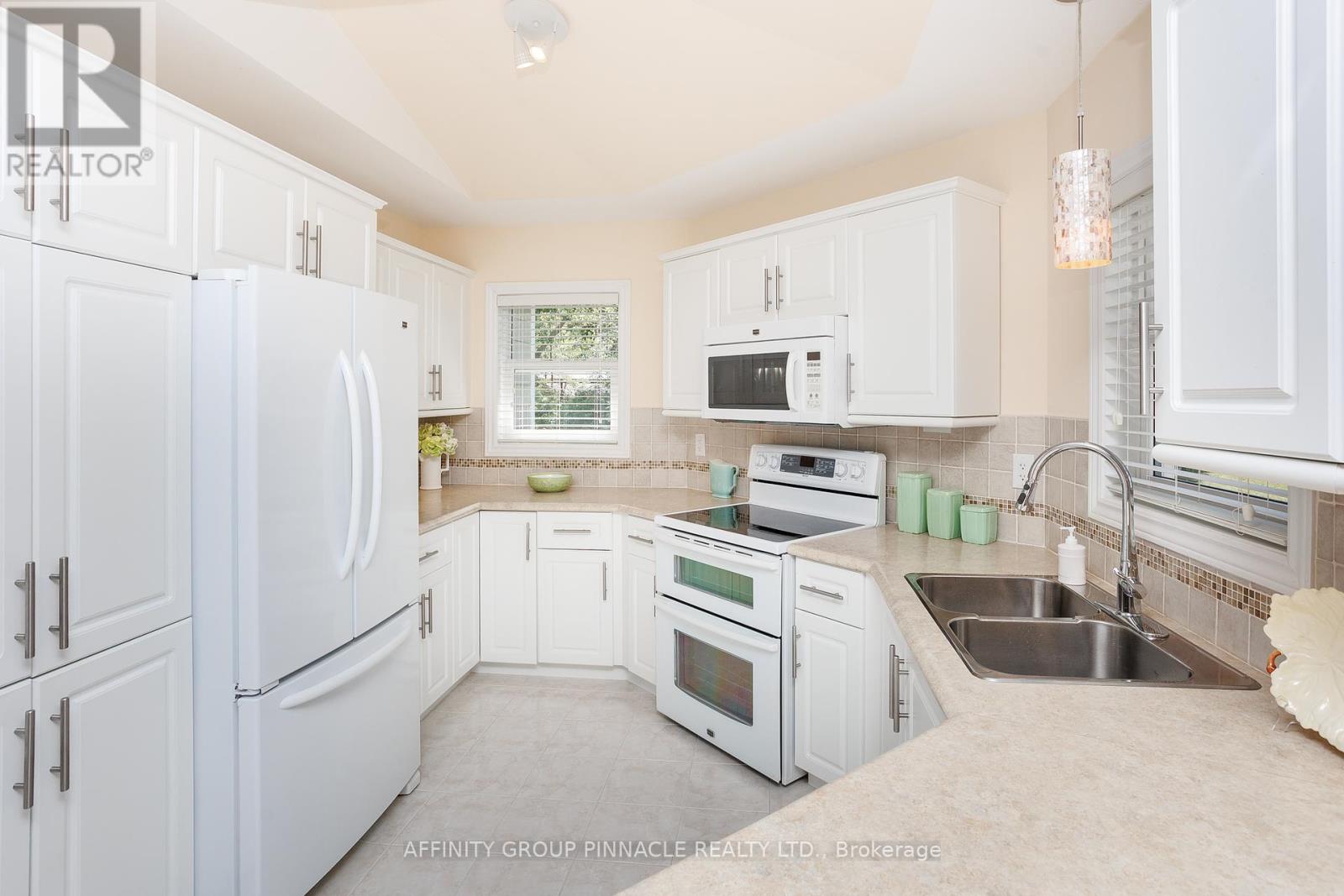 10 Deane Street, Kawartha Lakes, Ontario  K0M 1N0 - Photo 16 - X12275633