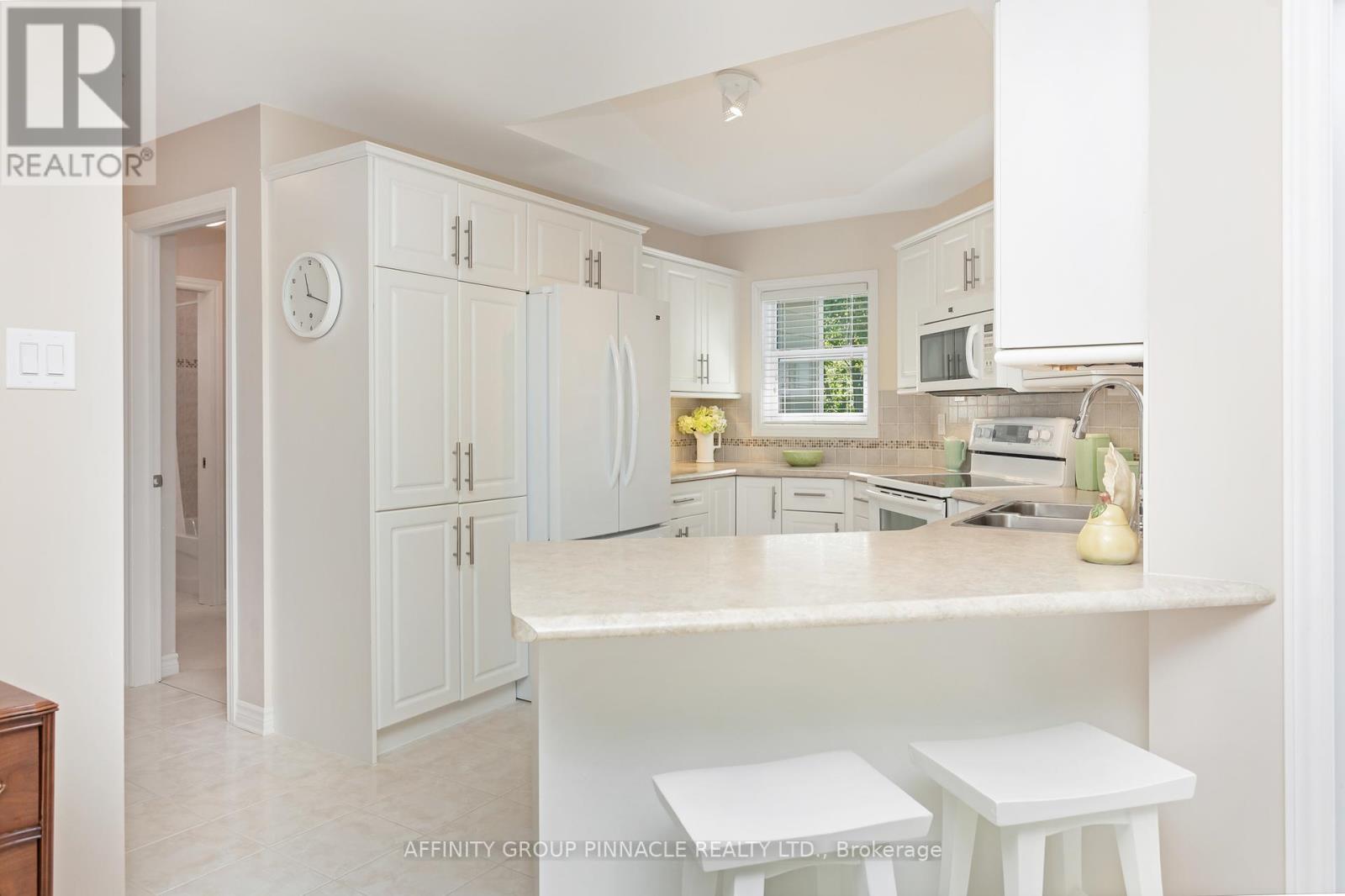 10 Deane Street, Kawartha Lakes, Ontario  K0M 1N0 - Photo 8 - X12275633