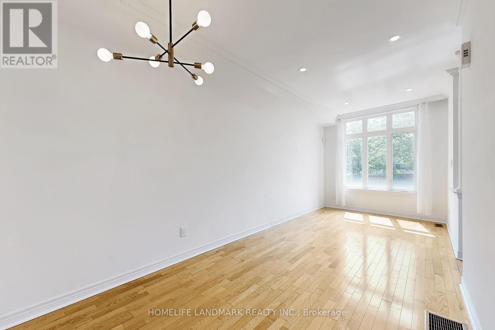Property at 19 ENGLISH GARDEN WAY image 3