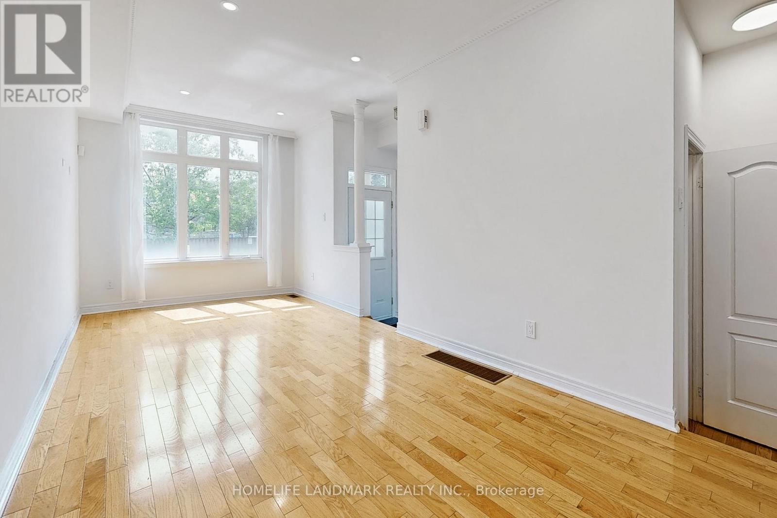 Property at 19 ENGLISH GARDEN WAY image 5