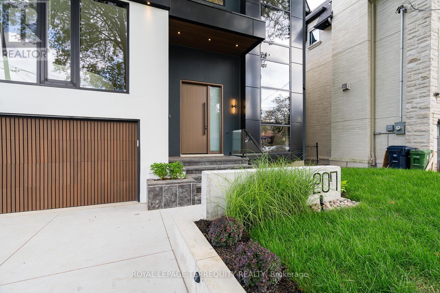 207 Newton Drive, Toronto, Ontario  M2M 2P2 - Photo 4 - C12275324