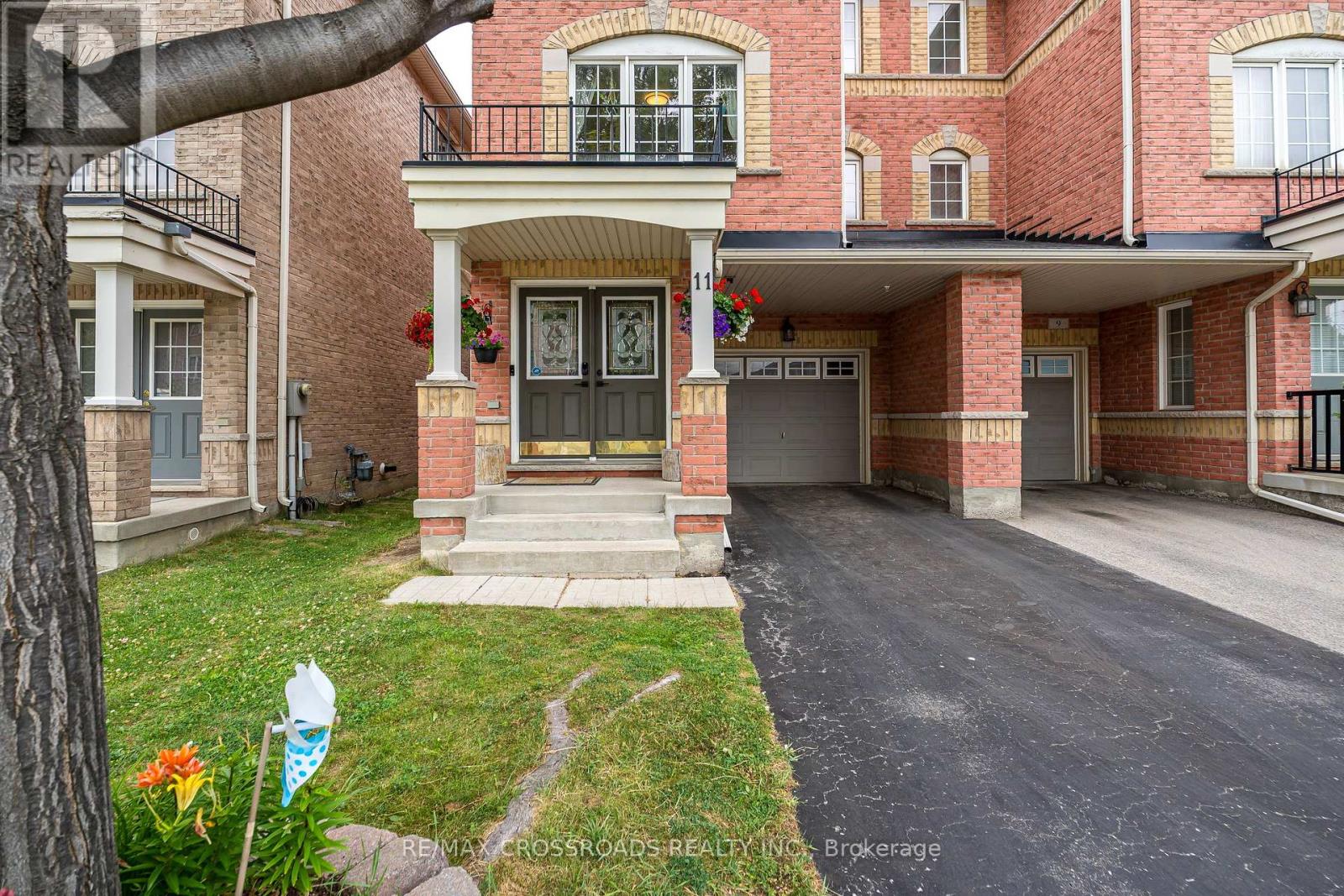 Property at 11 PILKINGTON DRIVE image 2