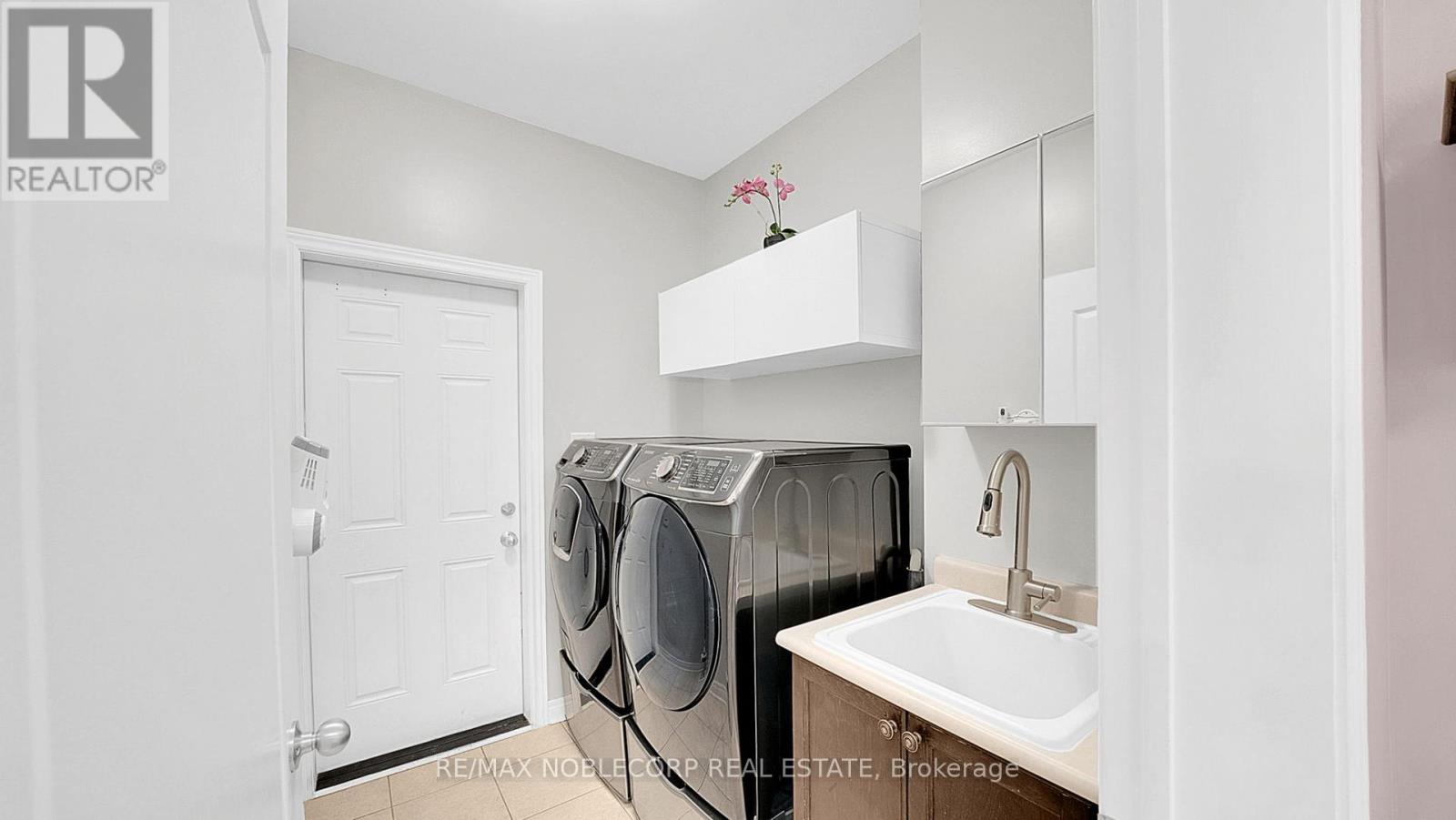 158 Downy Emerald Drive, Bradford West Gwillimbury (Bradford), Ontario  L3Z 0E6 - Photo 17 - N12275405