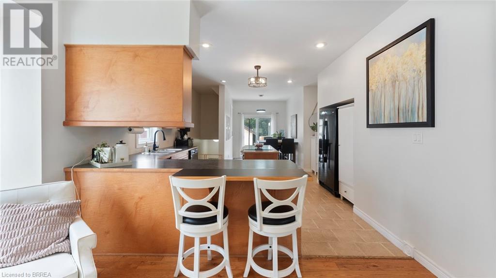 Photo 15 of 44 for 262 John Street S