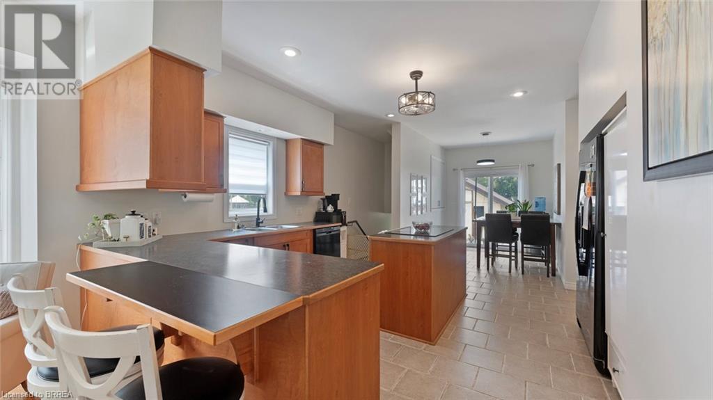 Photo 17 of 44 for 262 John Street S