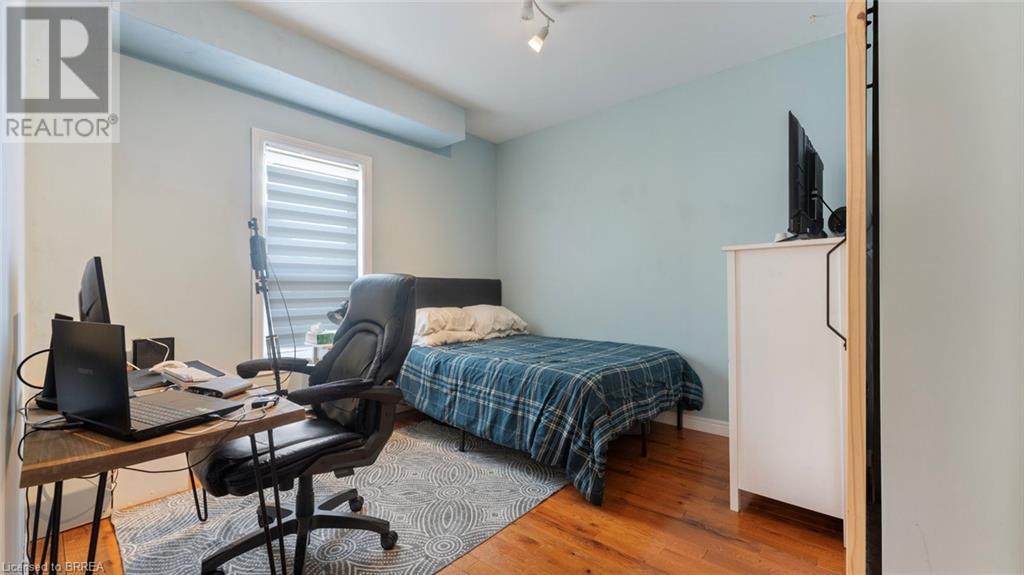 Photo 24 of 44 for 262 John Street S