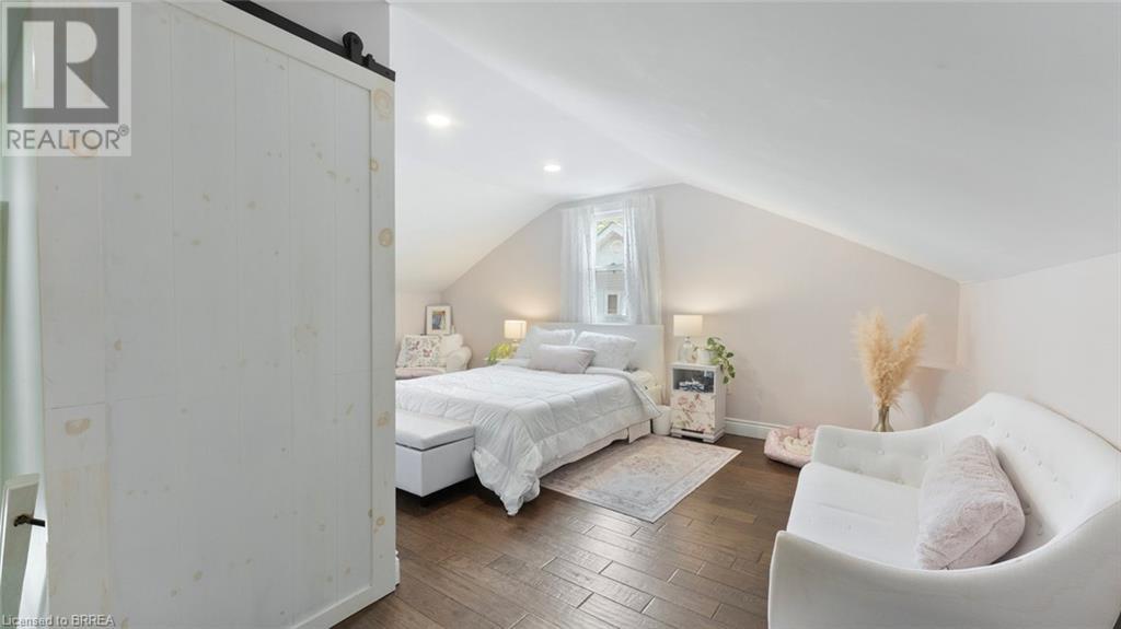 Photo 27 of 44 for 262 John Street S